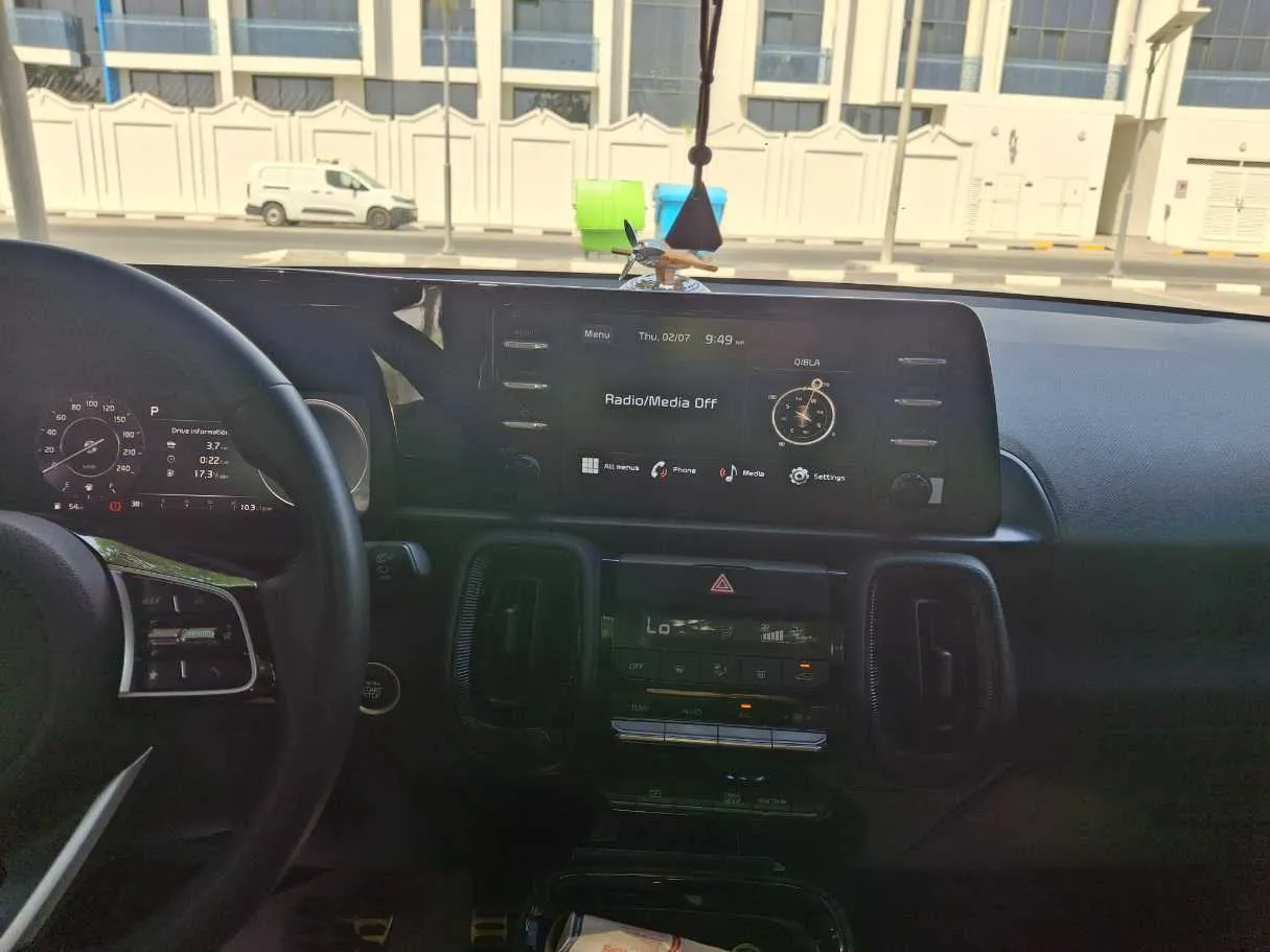 Car image 16