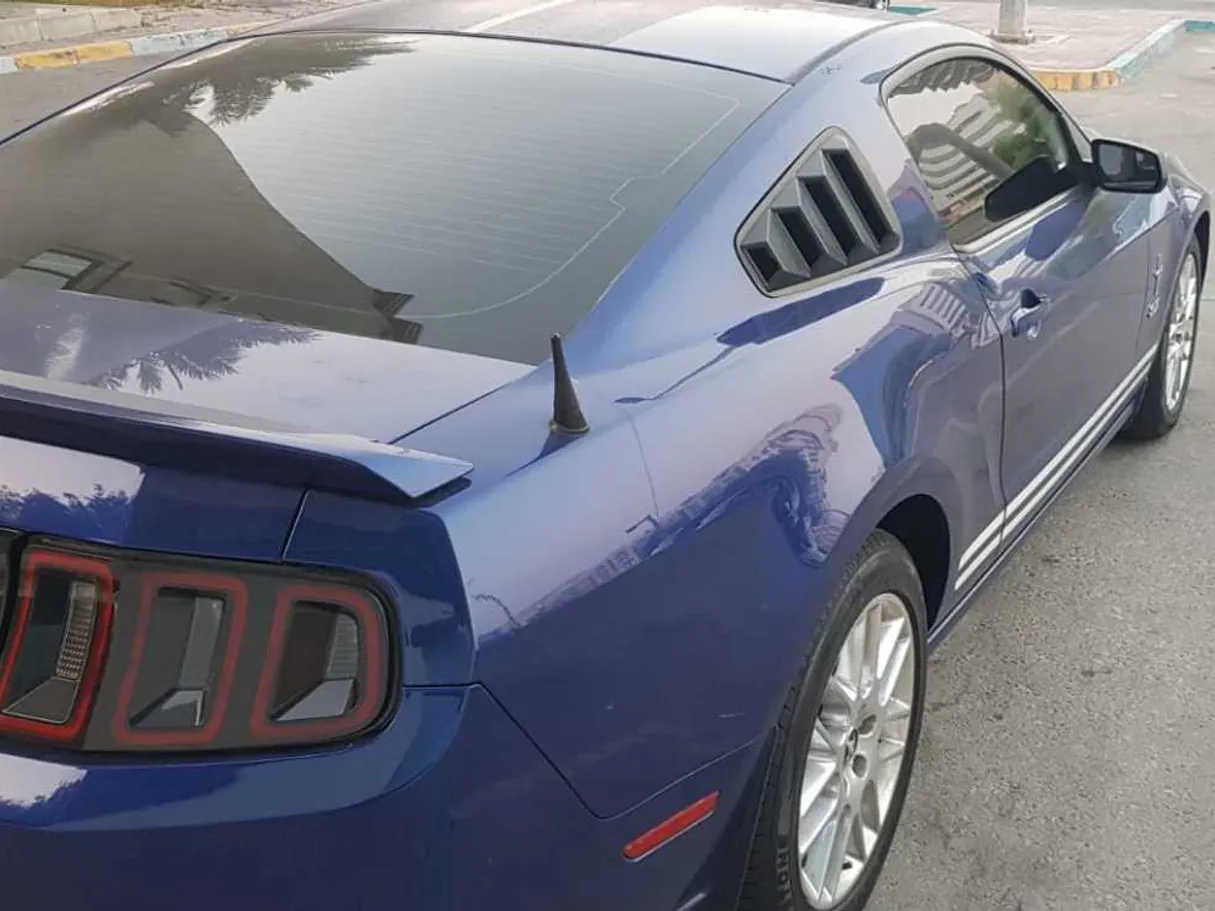 Car image 9