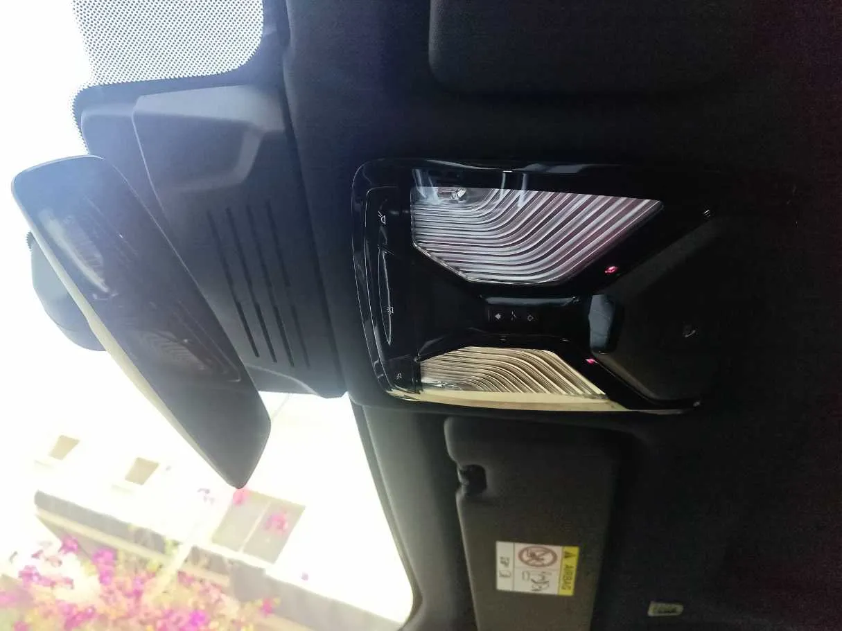 Car image 34