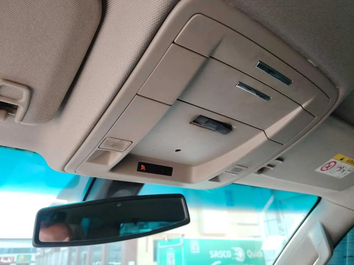 Car image 28