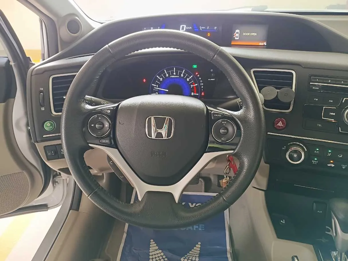 Car image 17