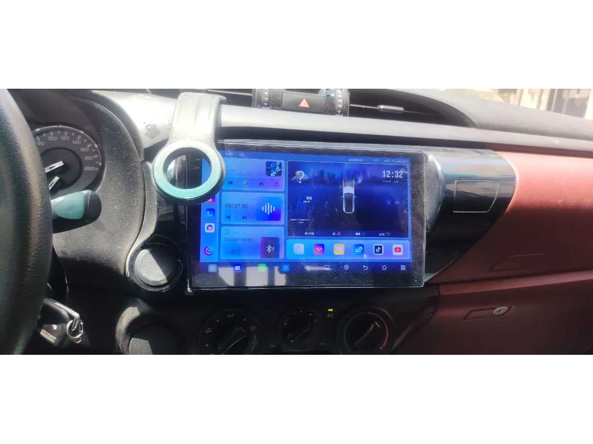 Car image 14