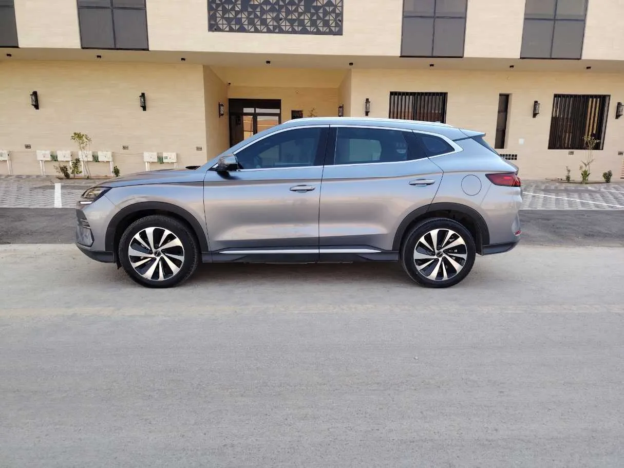 Car image 8