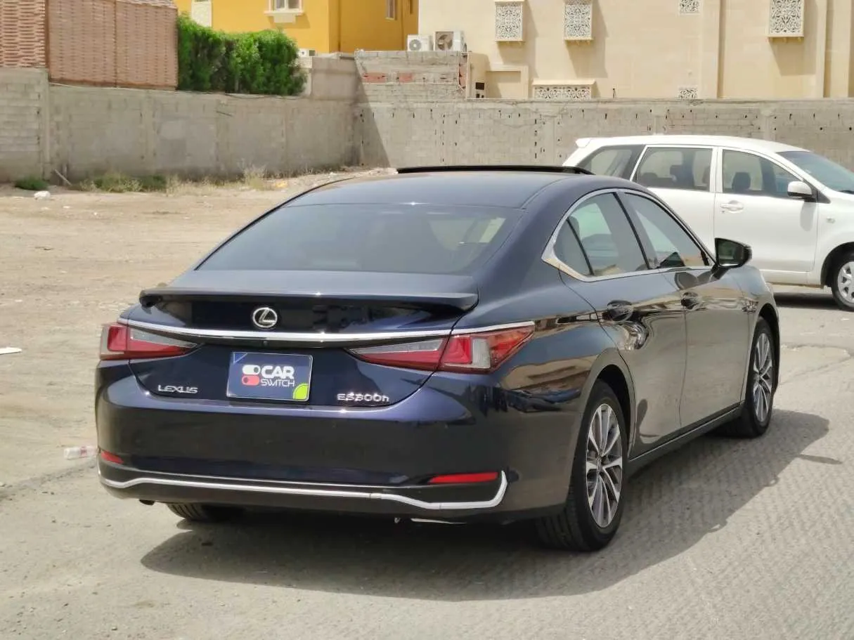 Car image 5