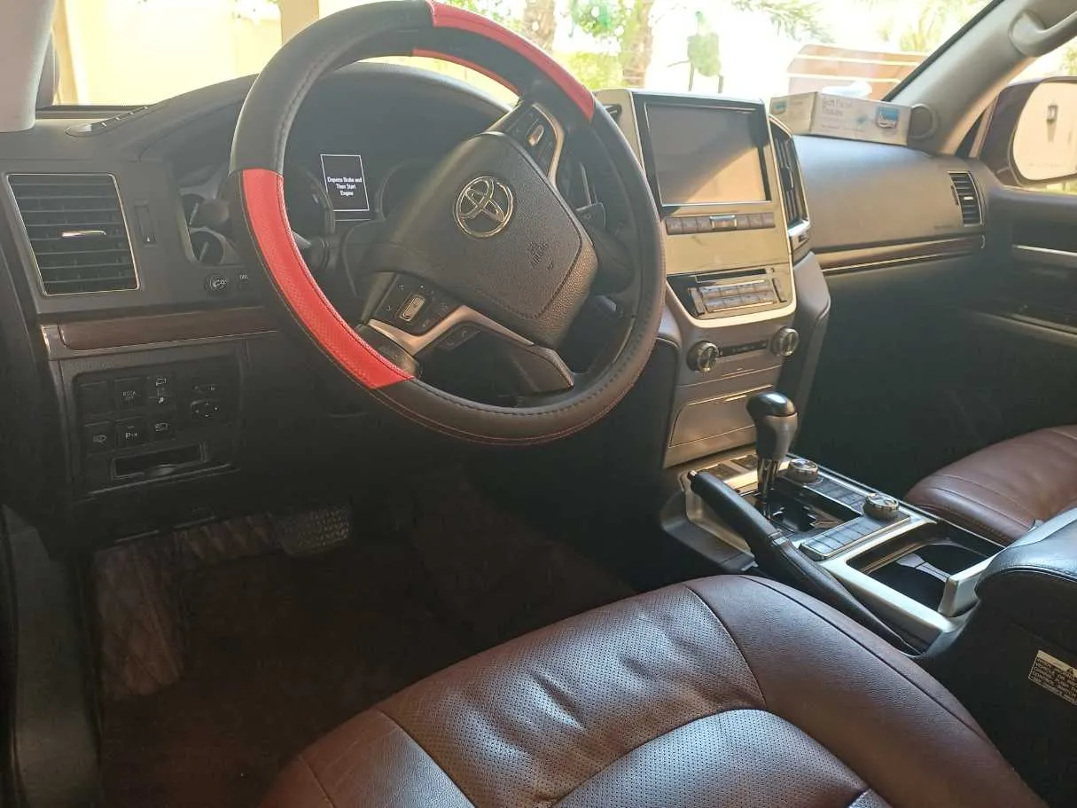 Car image 11