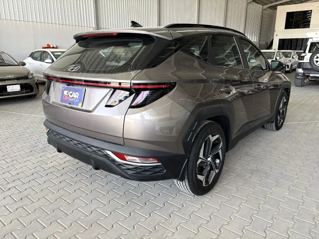 Car image 5