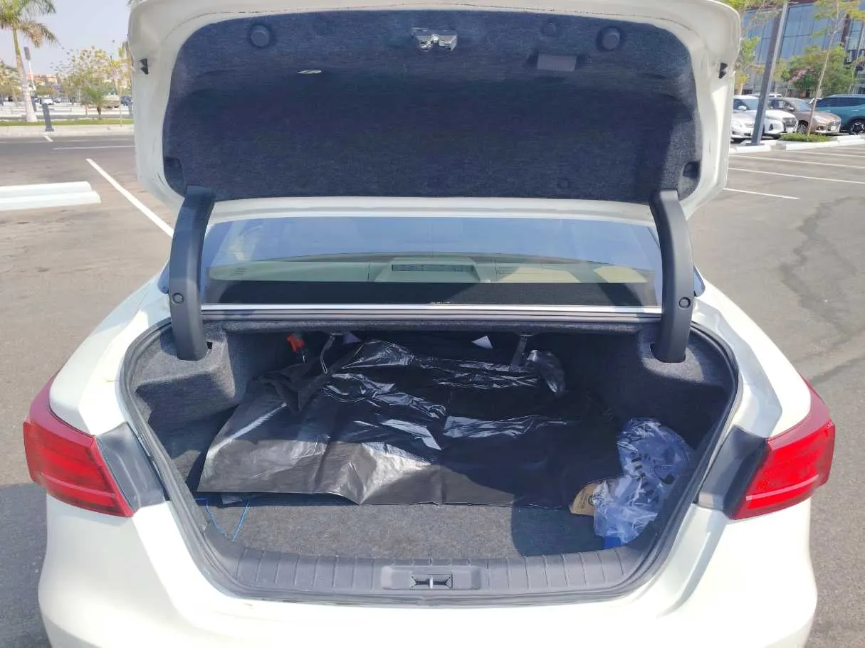Car image 27