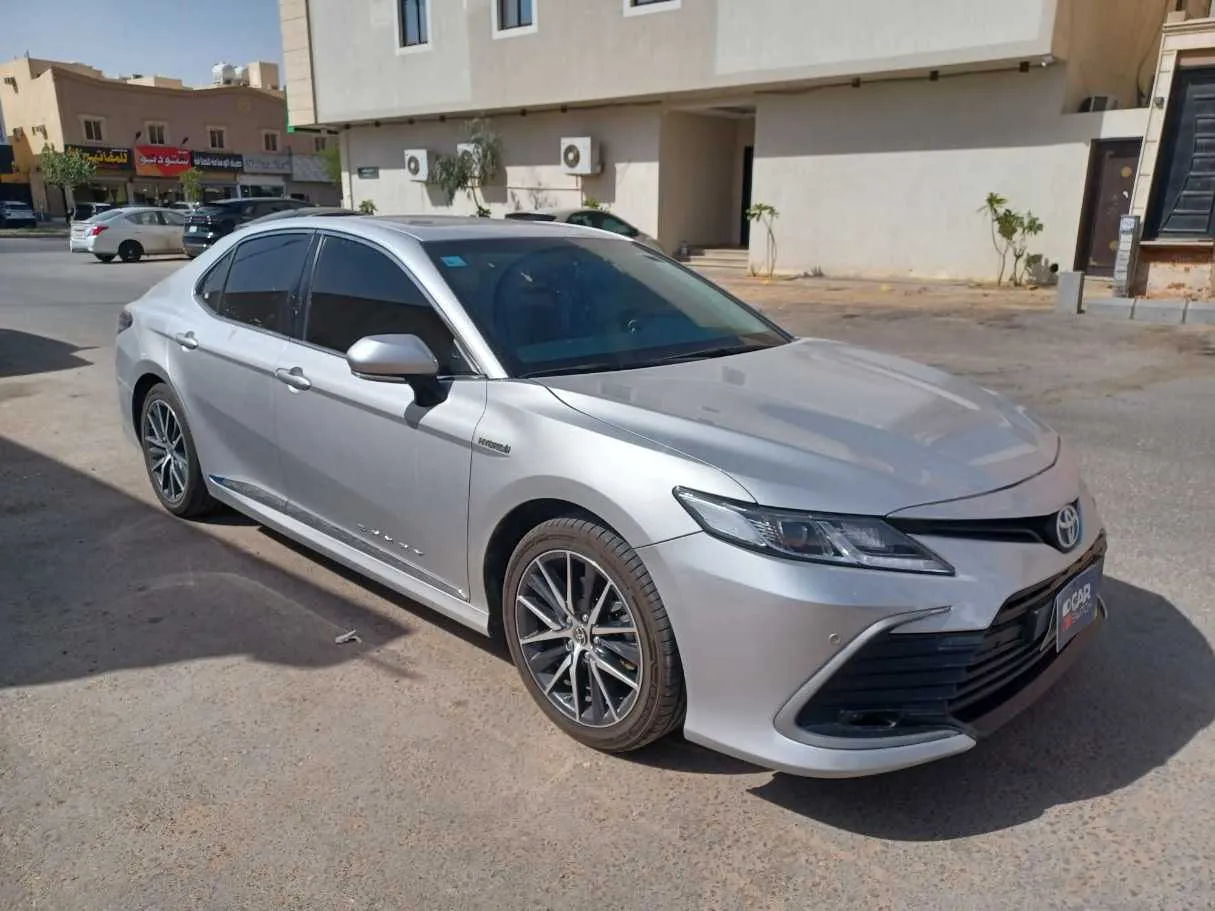 Car image 3
