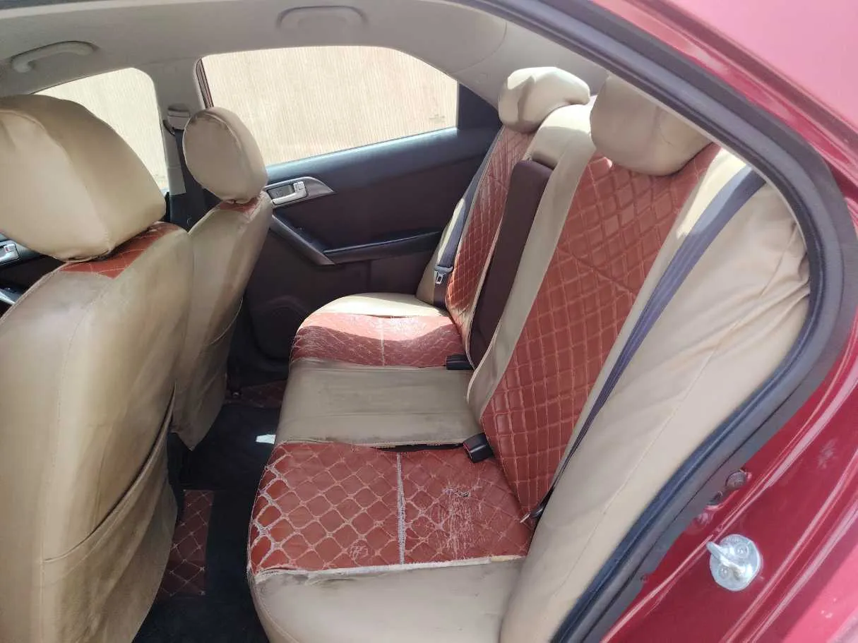 Car image 15