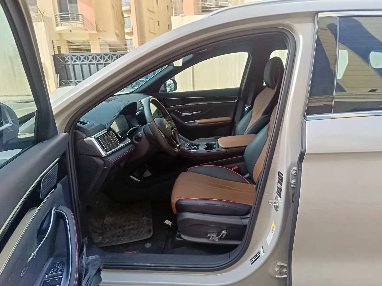 Car image 13