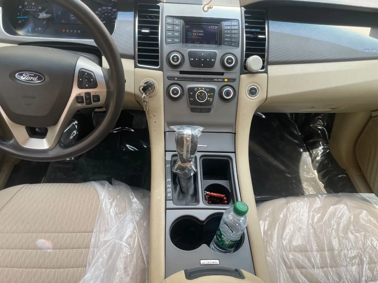 Car image 18
