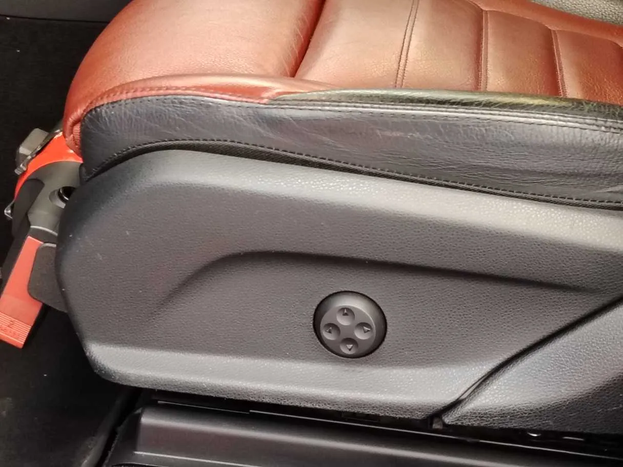 Car image 32