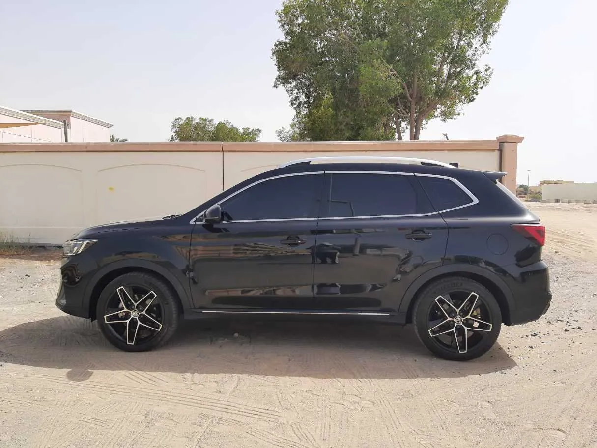 Car image 4