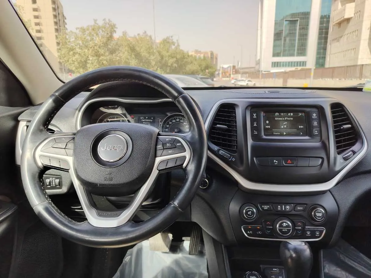Car image 17