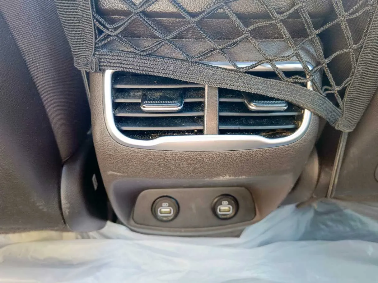 Car image 28