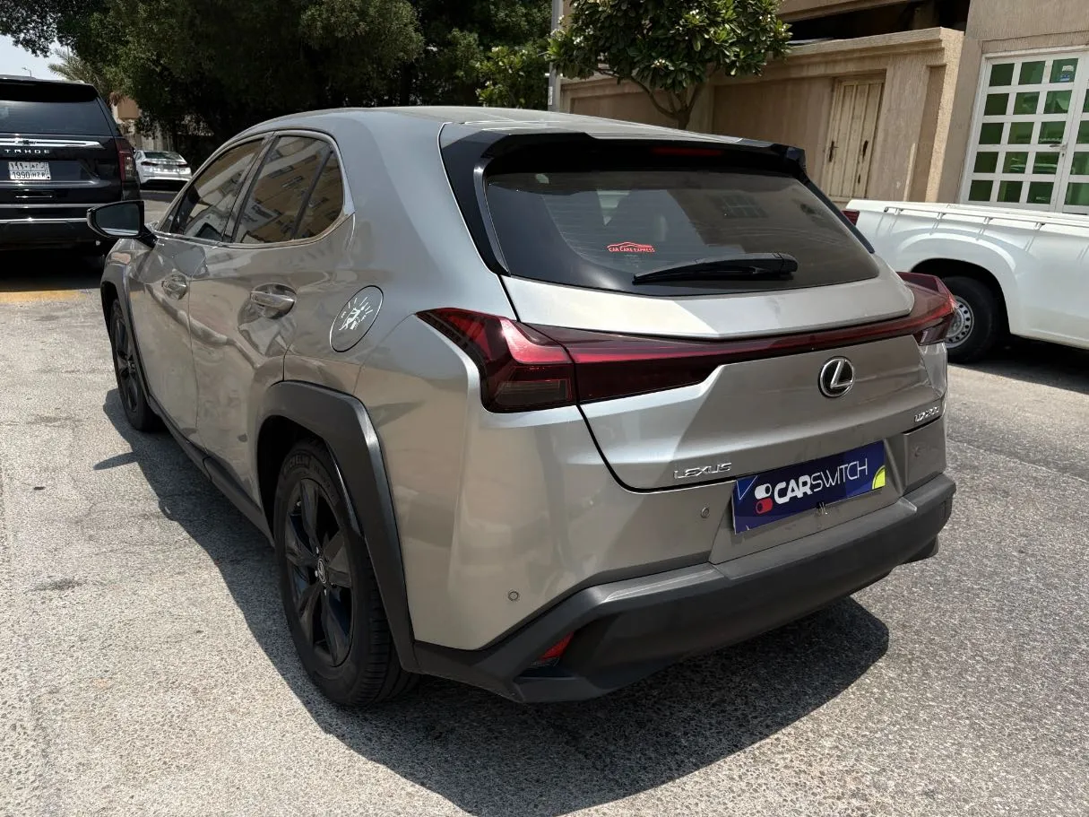 Car image 7