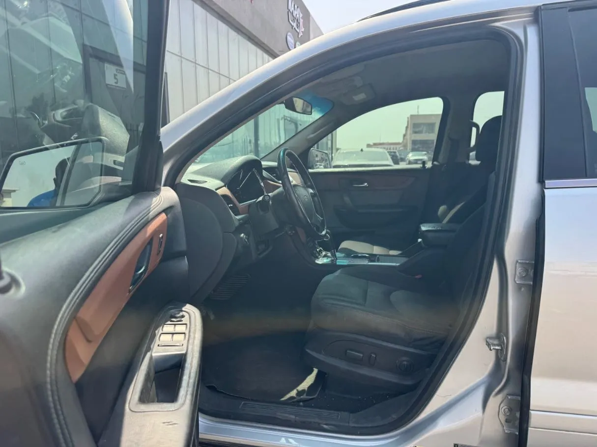 Car image 11