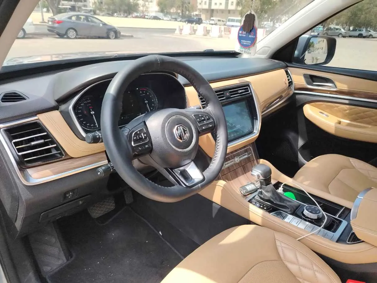 Car image 15