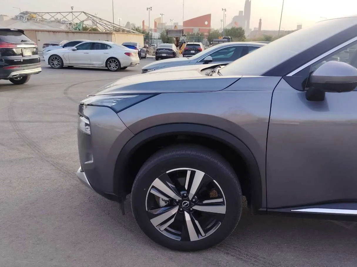 Car image 9