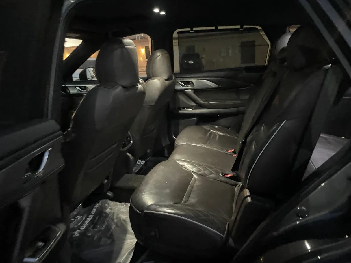 Car image 16