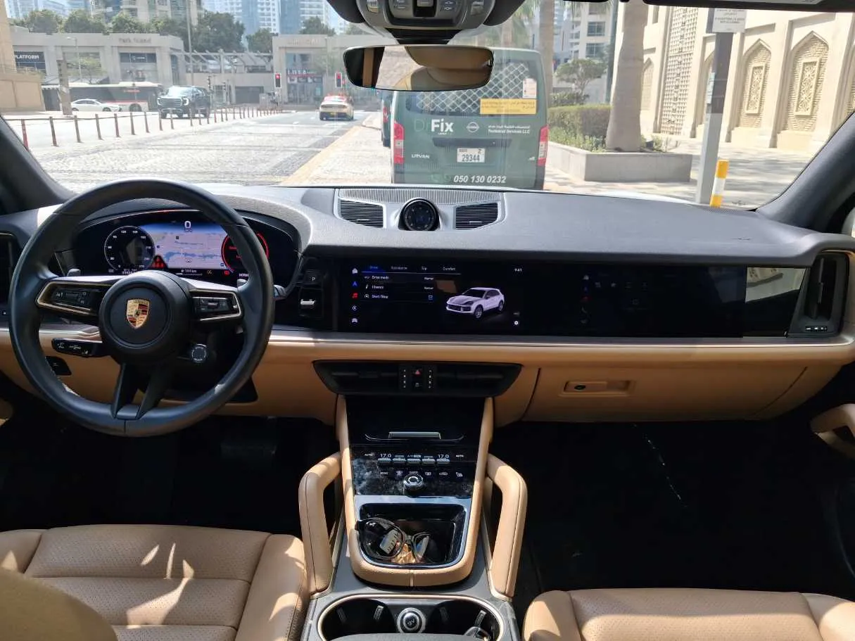 Car image 14