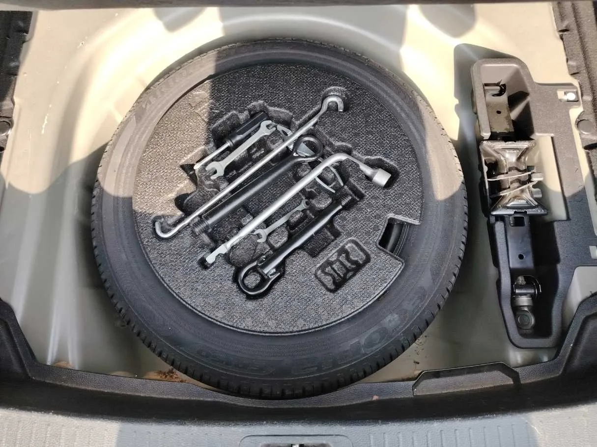 Car image 29
