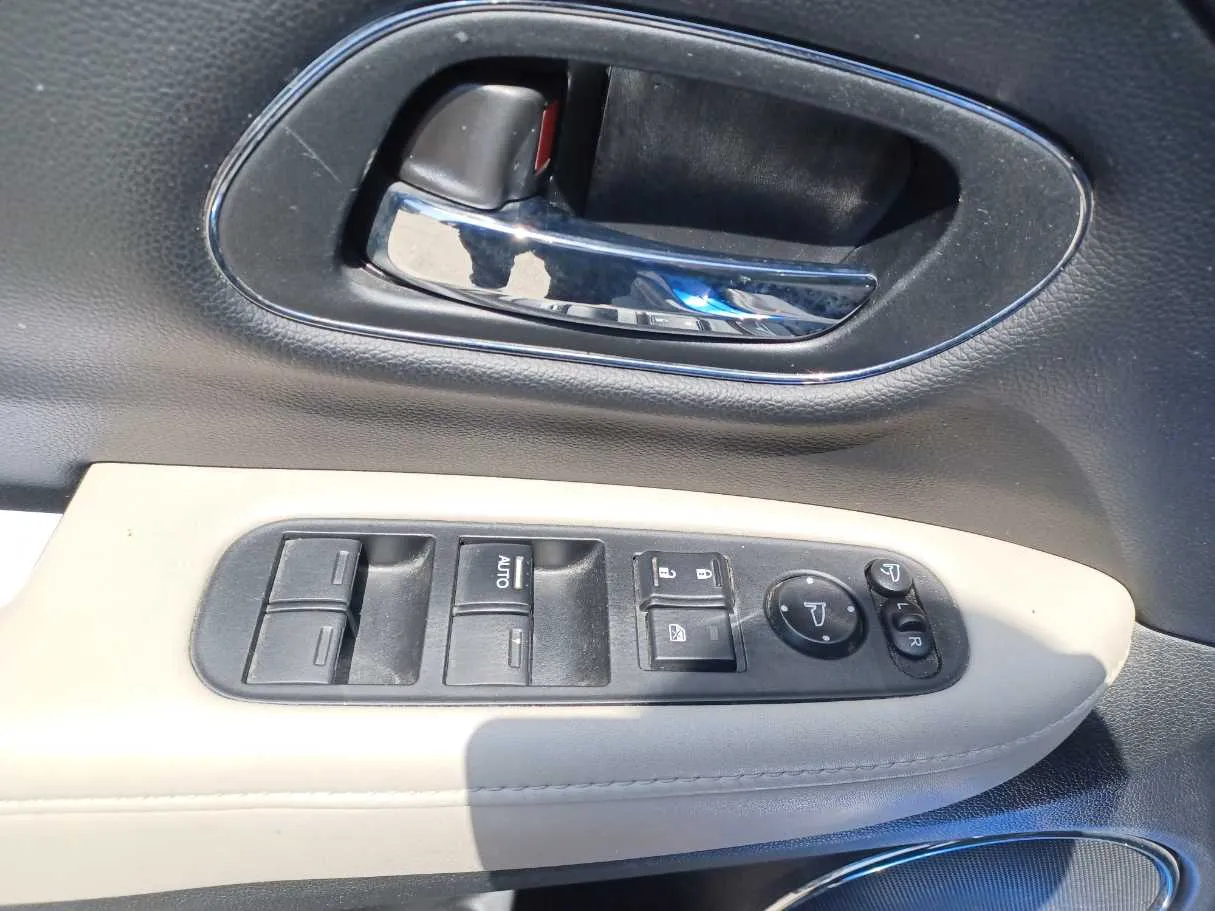 Car image 23