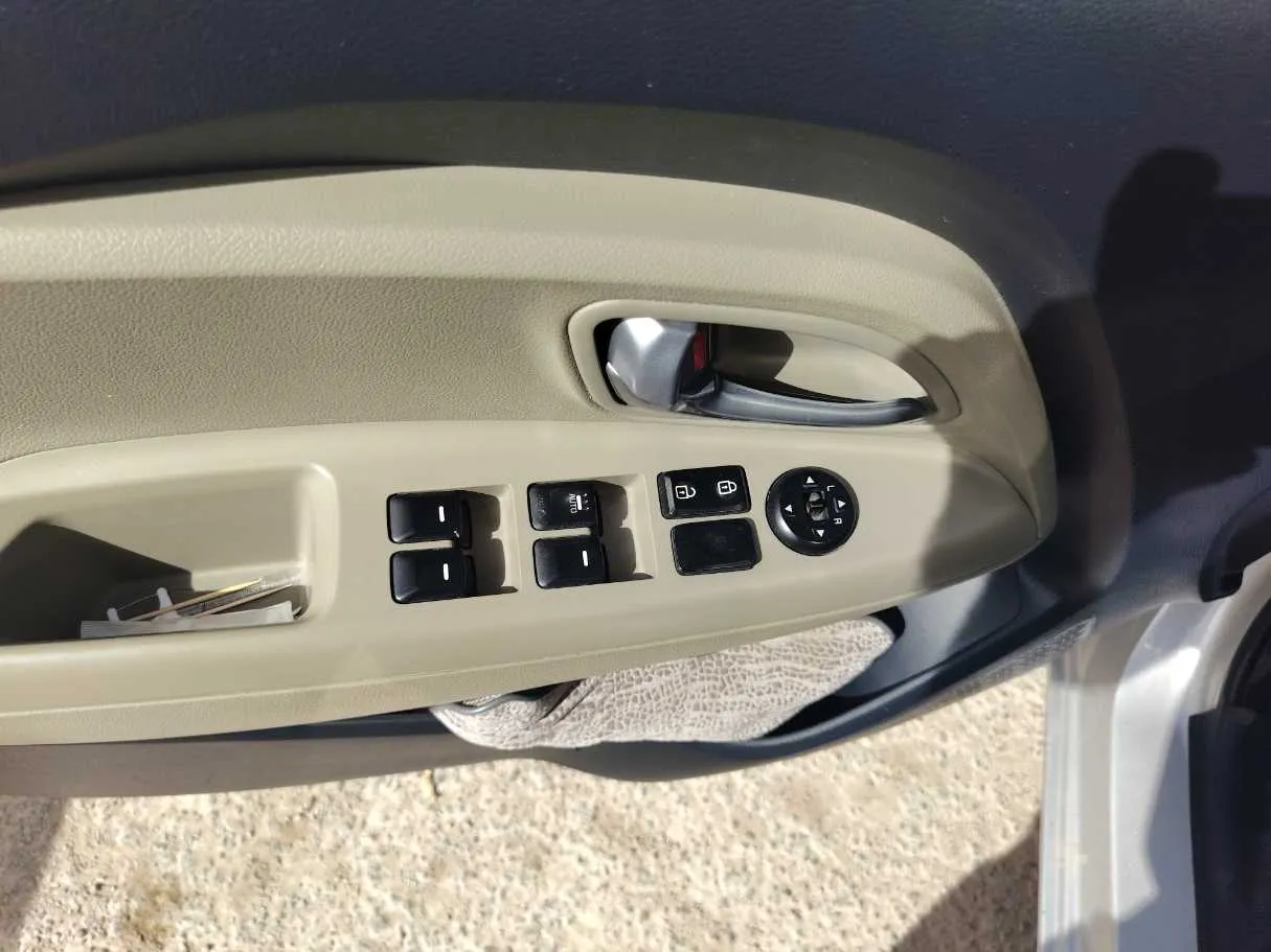 Car image 27