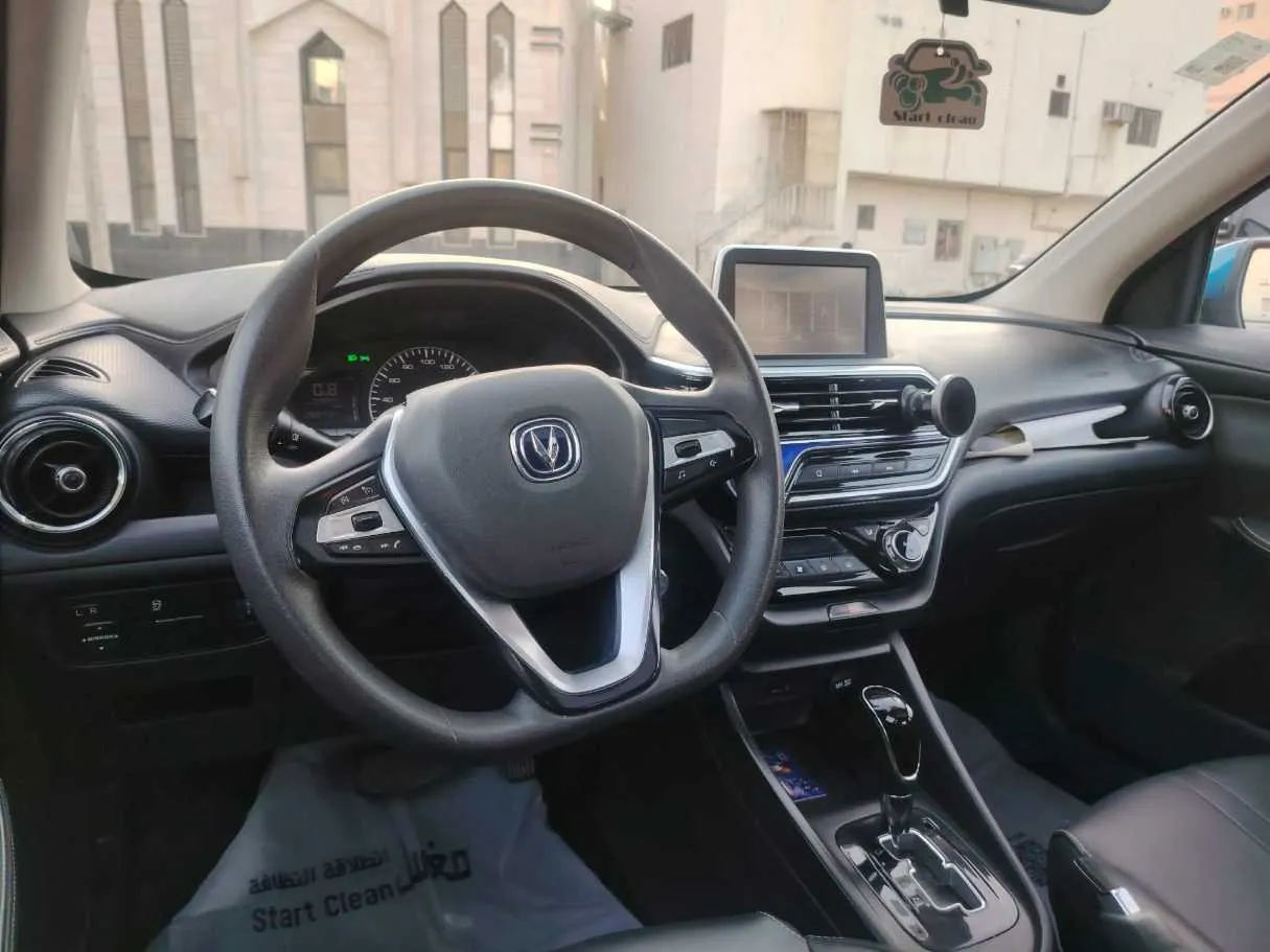 Car image 25