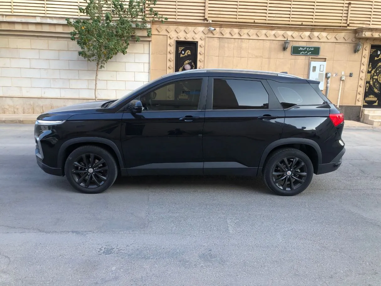 Car image 8