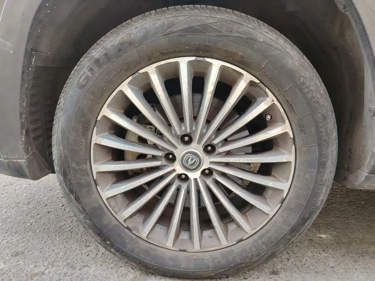 Car image 10