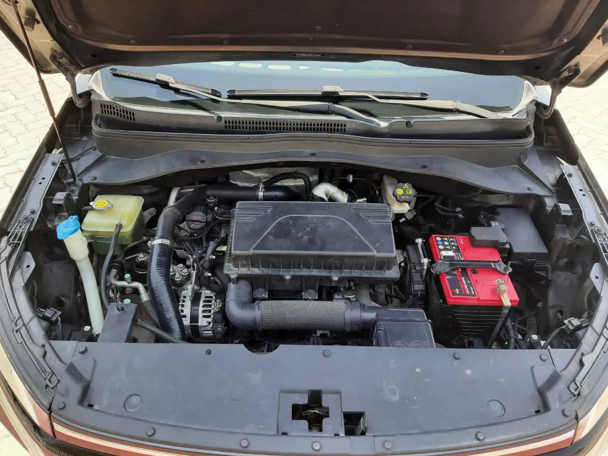 Car image 19