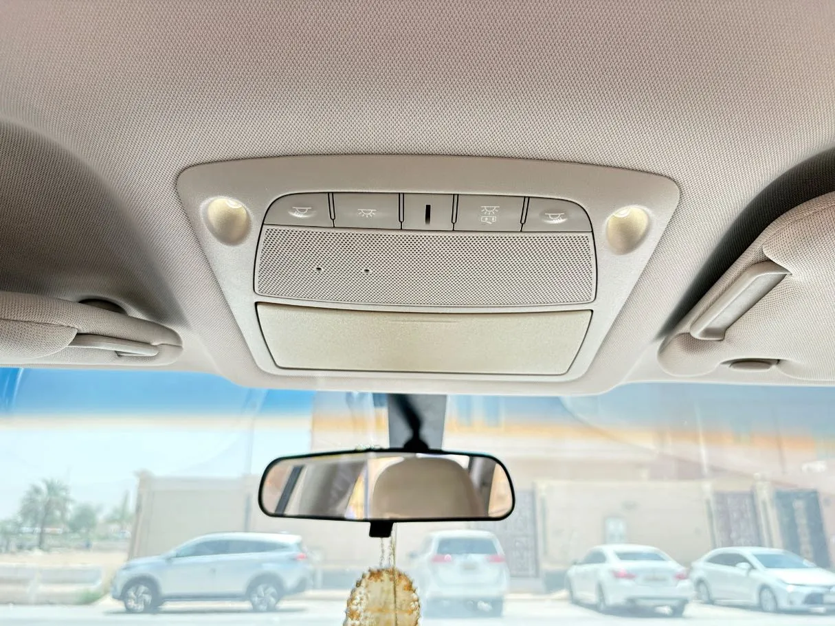 Car image 27