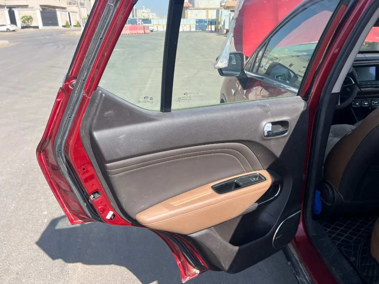 Car image 13