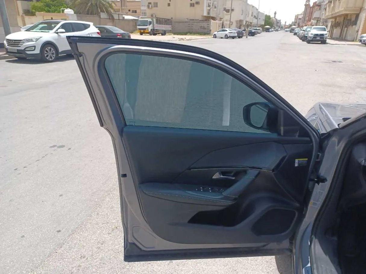 Car image 15