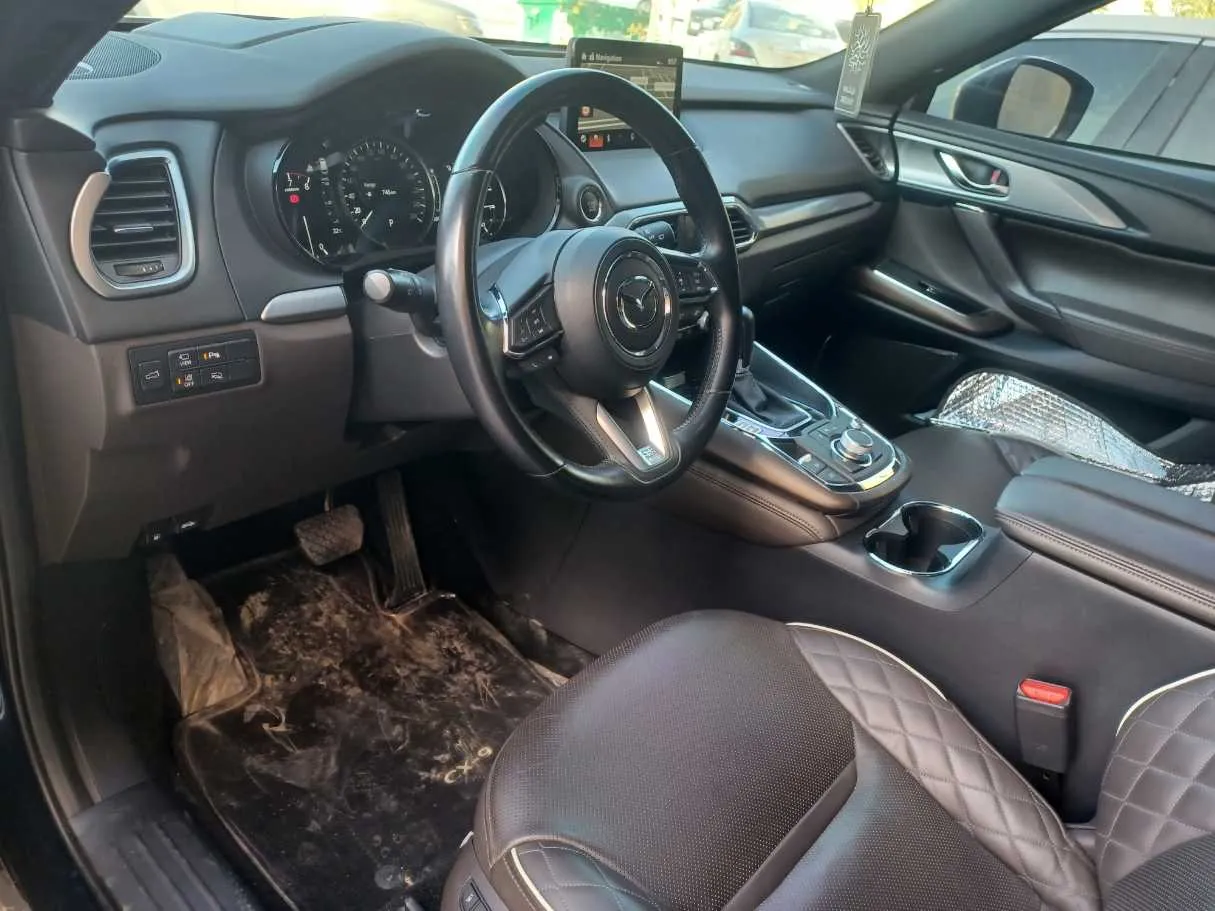 Car image 10