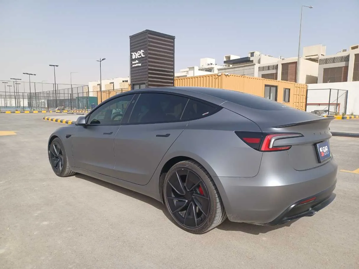 Car image 7
