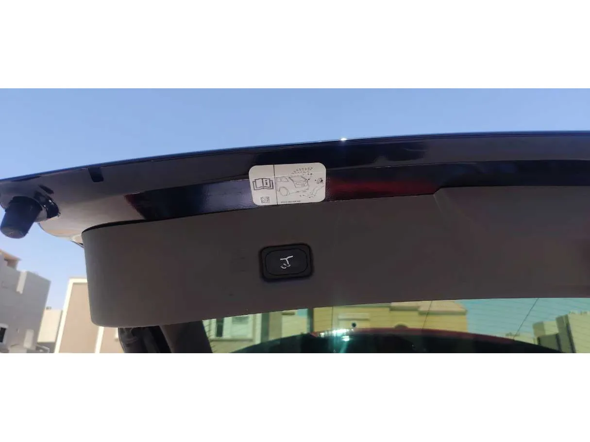 Car image 21