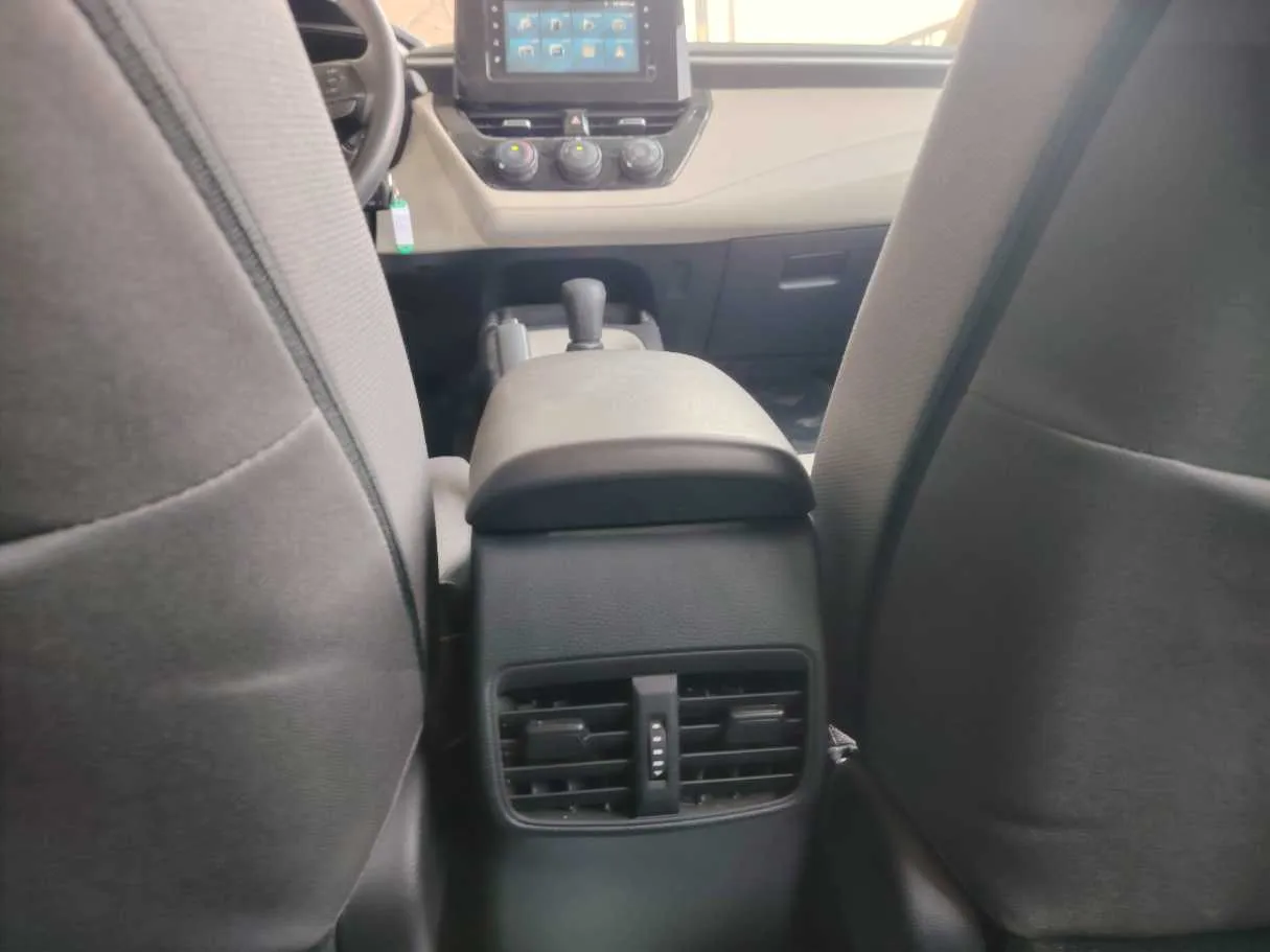 Car image 27