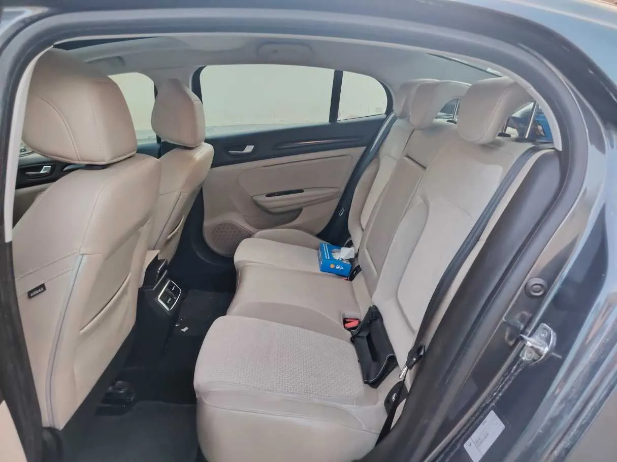Car image 16