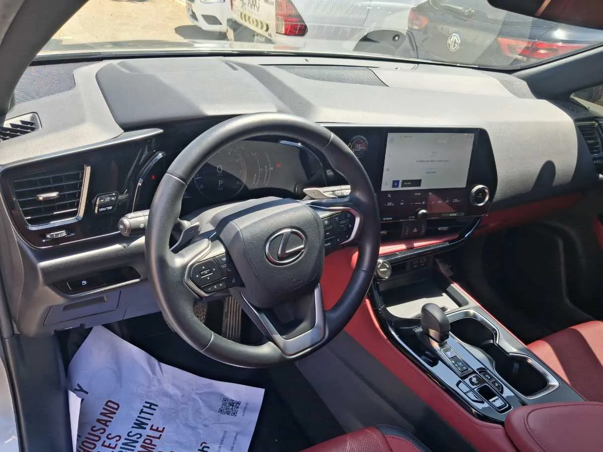 Car image 11