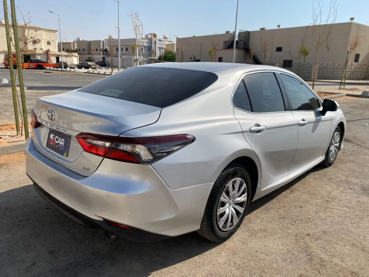 Car image 5
