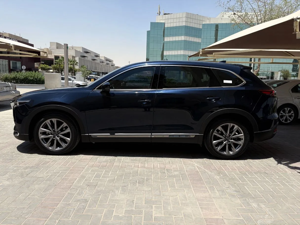 Car image 8