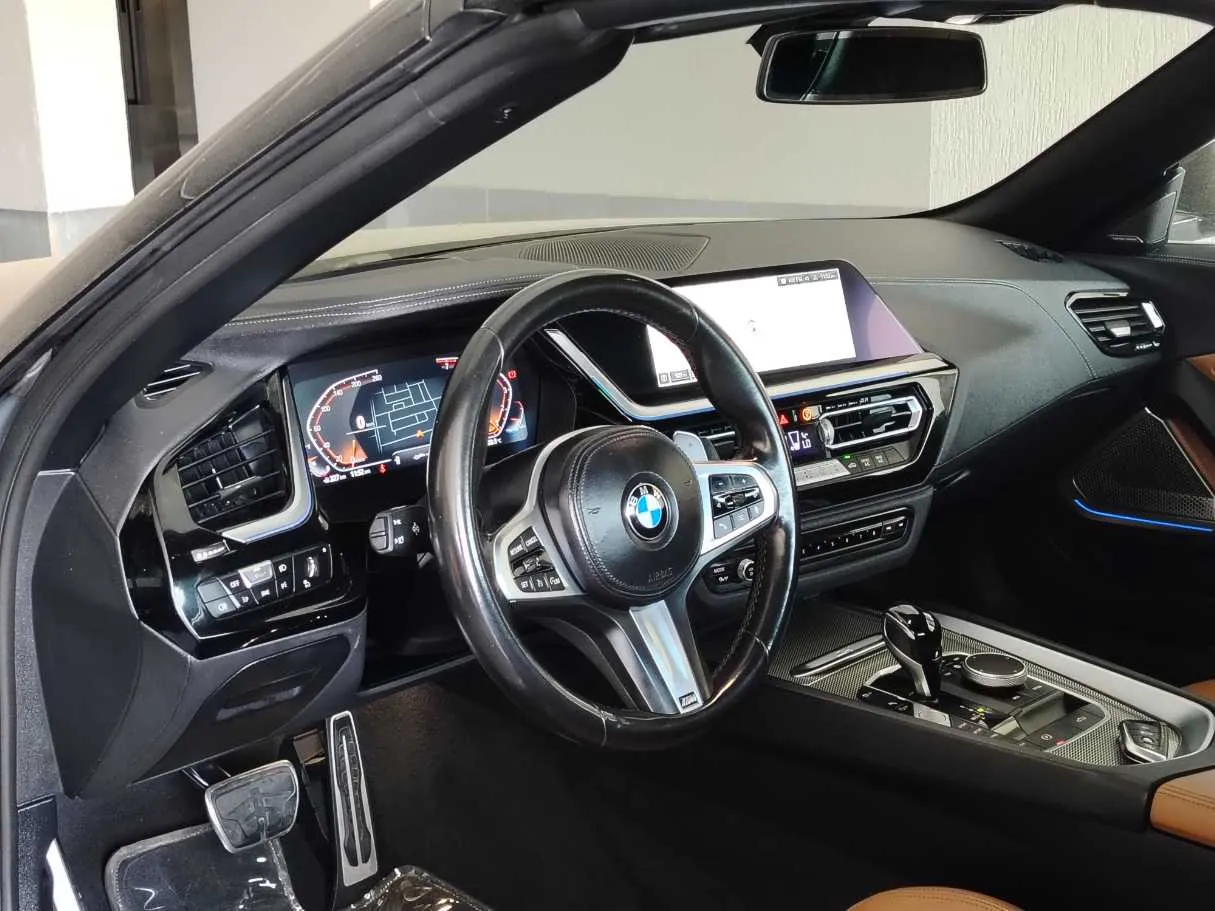 Car image 13