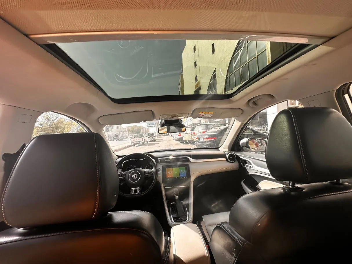 Car image 16