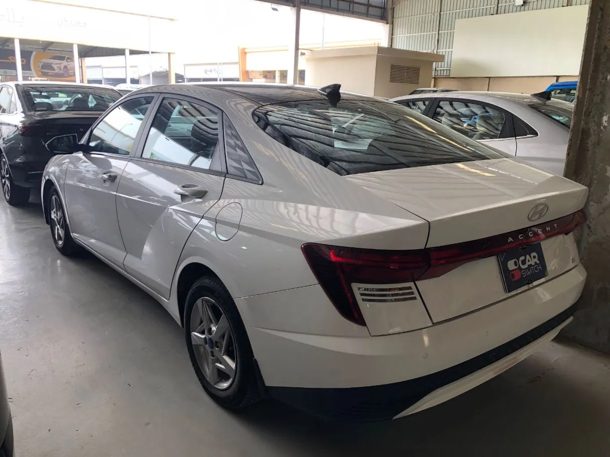 Car image 5