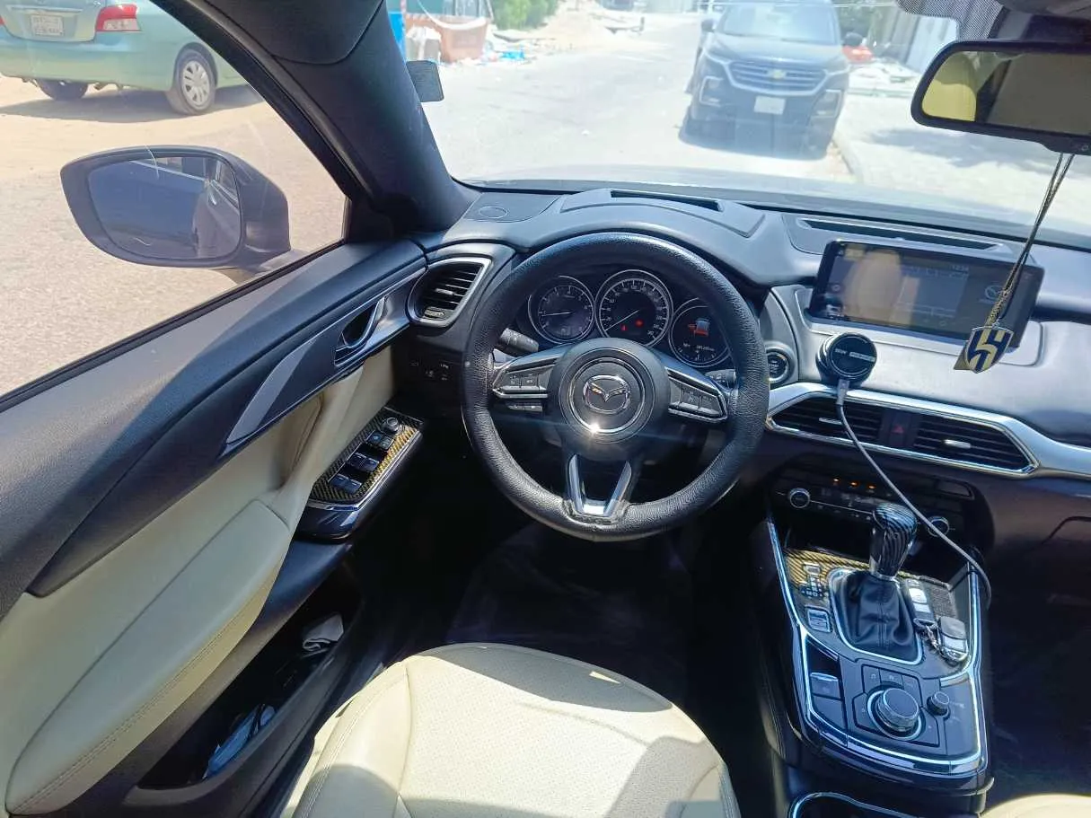 Car image 26