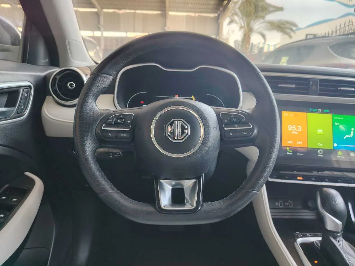 Car image 27