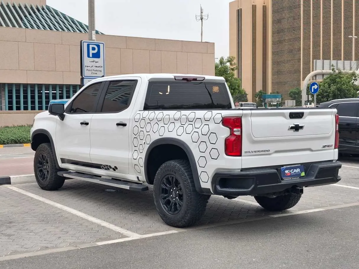 Car image 7