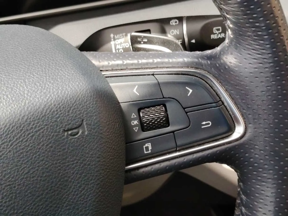 Car image 36